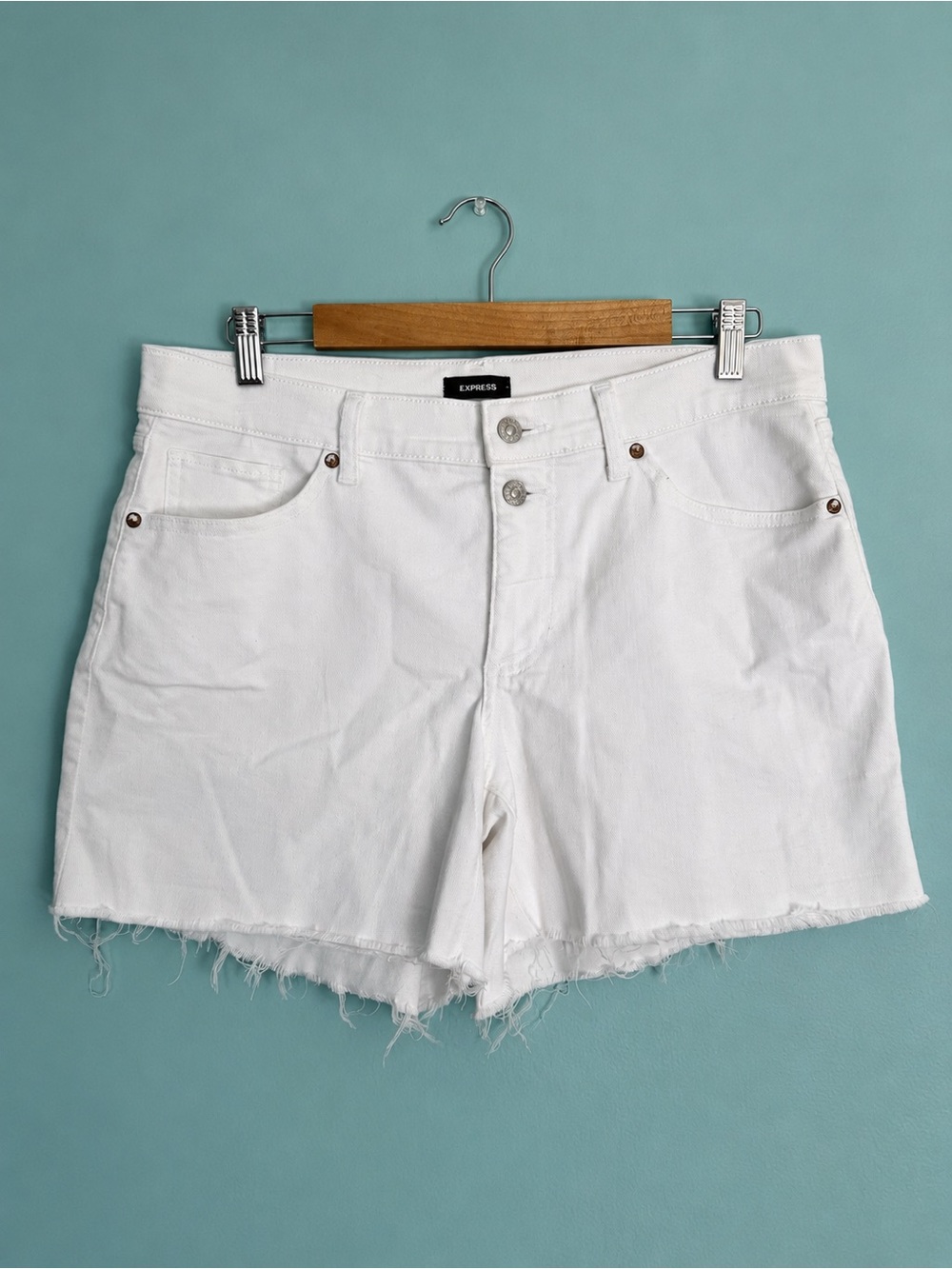 Express Shortie Mid Rise White Denim Shorts Size 10 Raw Hem